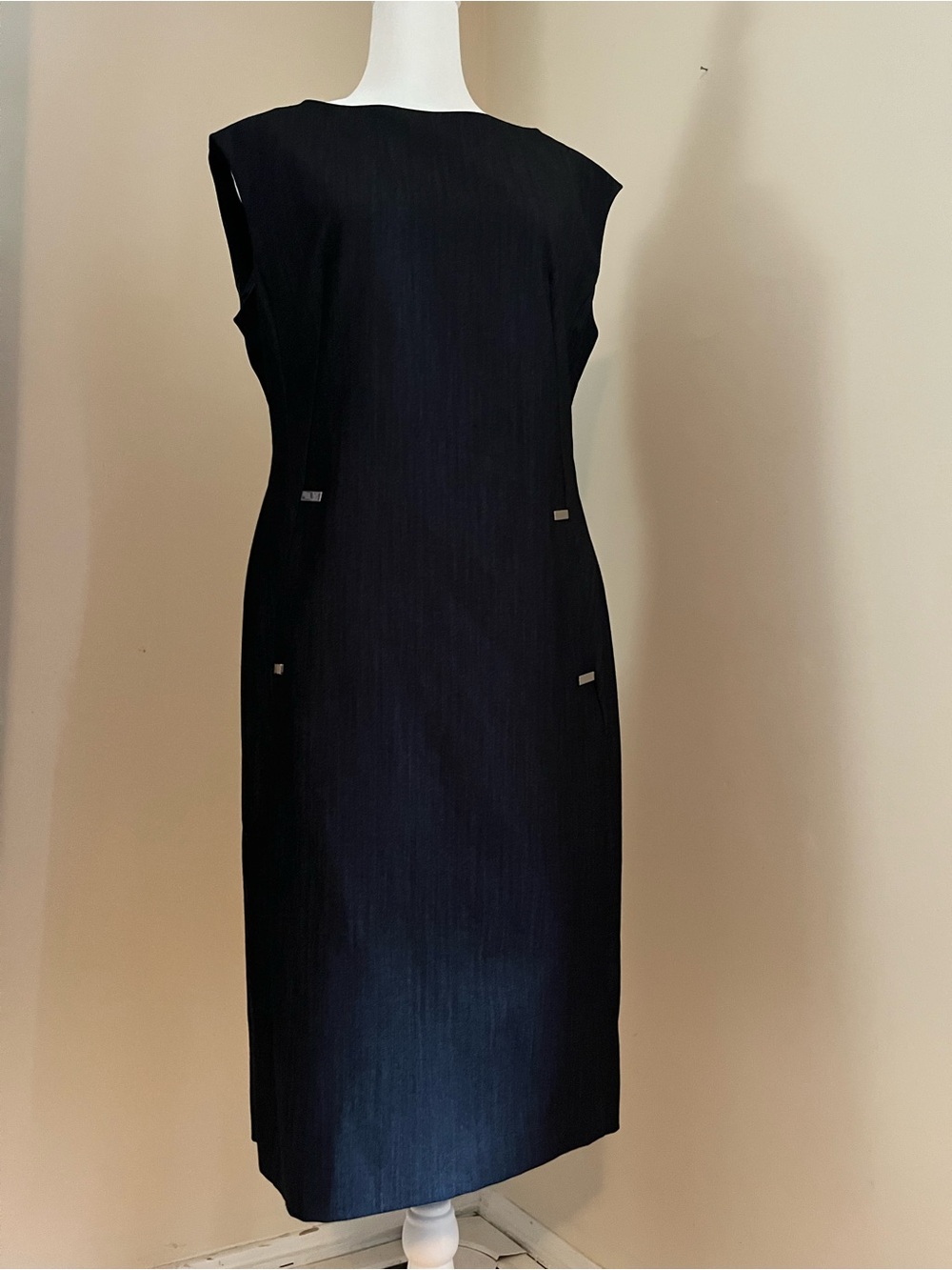 Classic Sleeveless Sheath Dress in Blue
